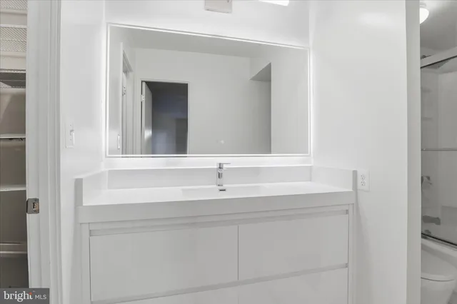 $4,900 | 8340 Greensboro Drive, Unit 1001, McLean, VA 22102