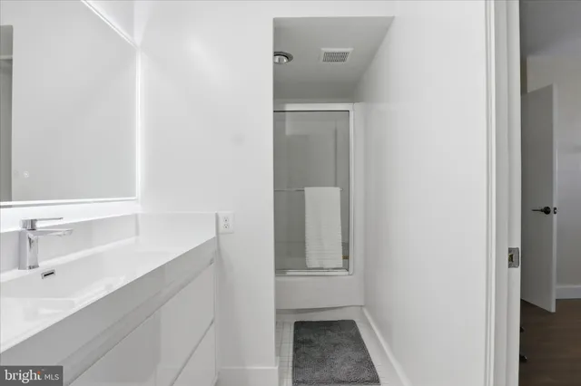 $4,900 | 8340 Greensboro Drive, Unit 1001, McLean, VA 22102