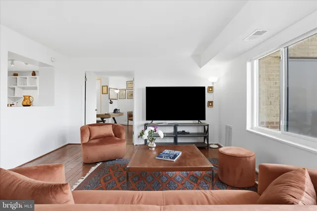 $4,900 | 8340 Greensboro Drive, Unit 1001, McLean, VA 22102