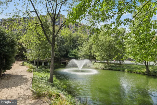 $4,900 | 8340 Greensboro Drive, Unit 1001, McLean, VA 22102