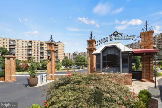 $4,900 | 8340 Greensboro Drive, Unit 1001, McLean, VA 22102