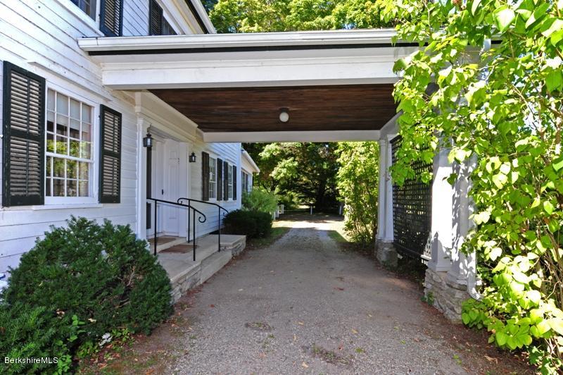 685 North Undermountain Road Sheffield, MA 01257 - Photo 2 of 30 porte cochere