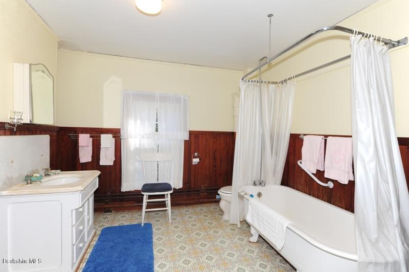 685 North Undermountain Road Sheffield, MA 01257 - Photo 26 of 30 bathroom