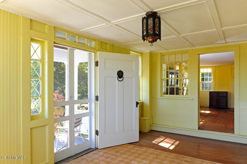 685 North Undermountain Road Sheffield, MA 01257 - Photo 7 of 30 foyer