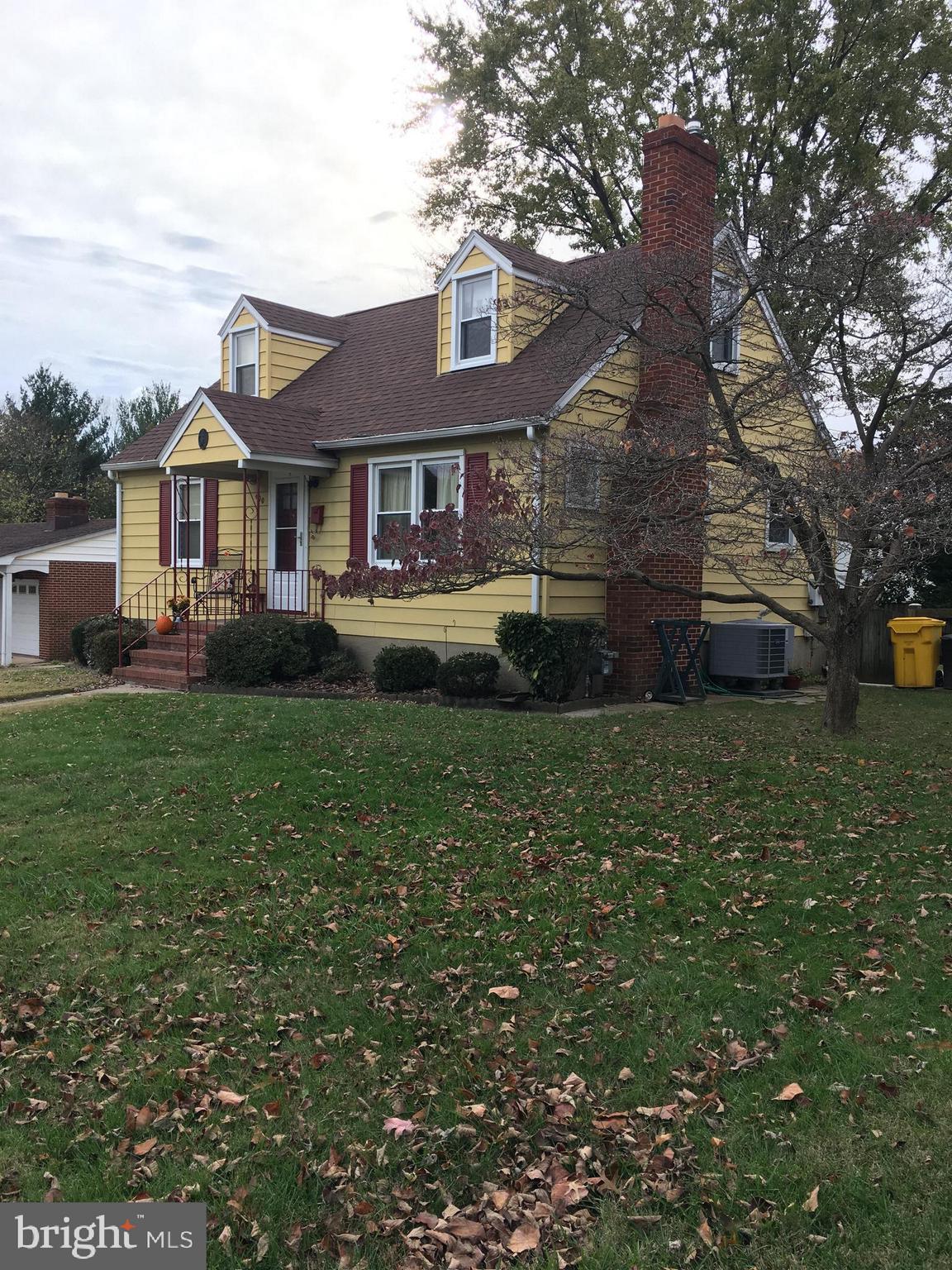 400 Sycamore Road Linthicum Heights, MD 21090 - Photo 4 of 32 CORNER LOT W/FENCED BACKYARD.