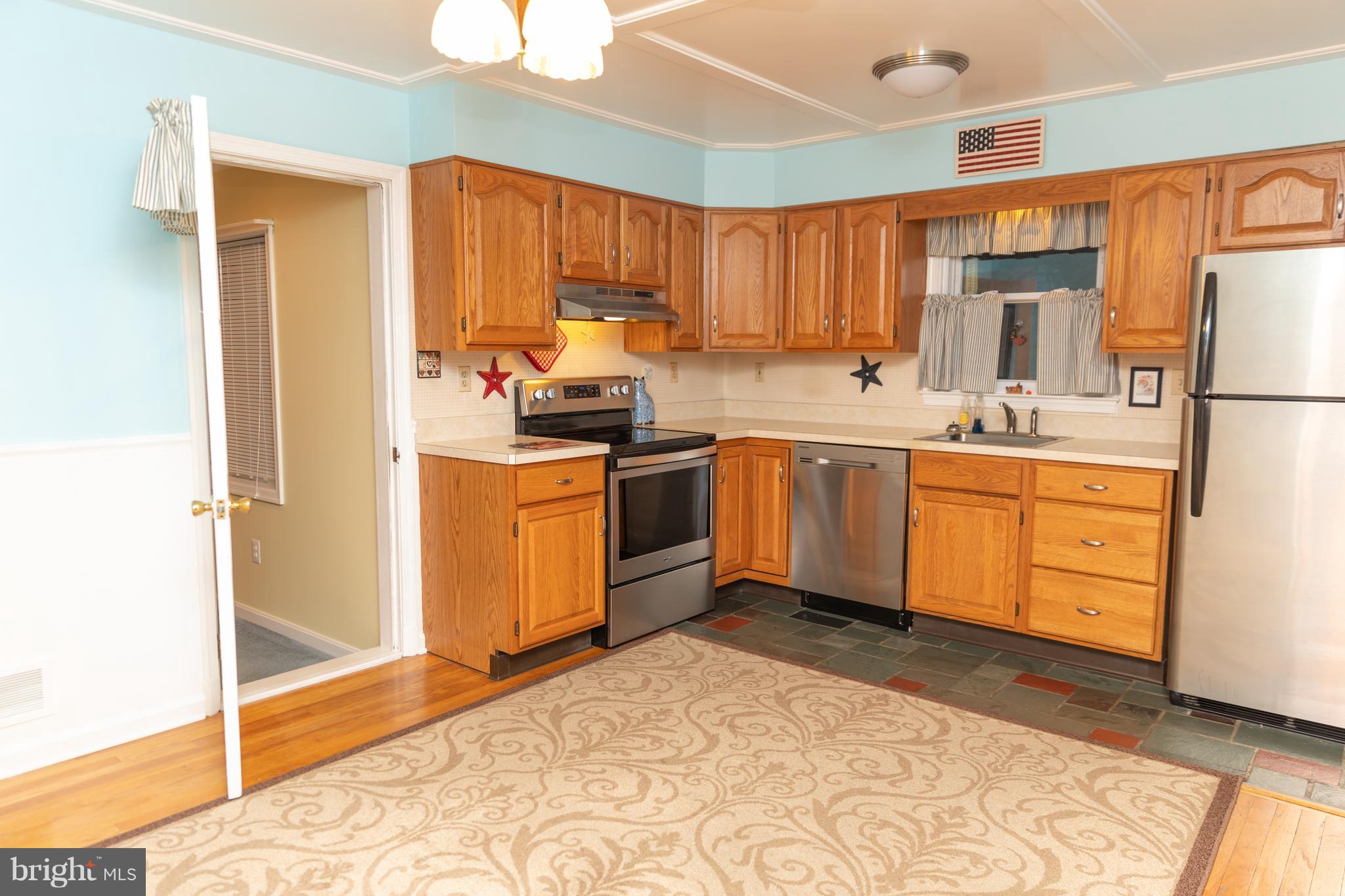 400 Sycamore Road Linthicum Heights, MD 21090 - Photo 9 of 32