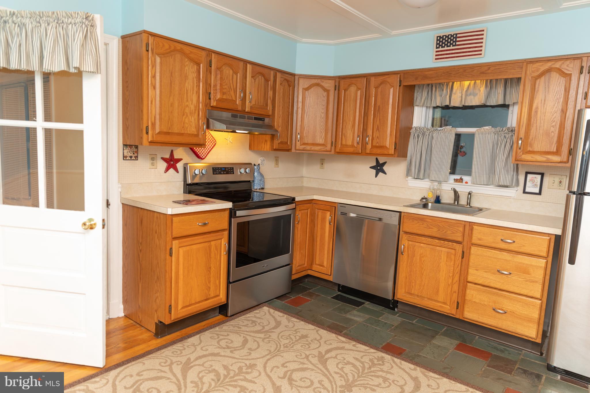 400 Sycamore Road Linthicum Heights, MD 21090 - Photo 10 of 32