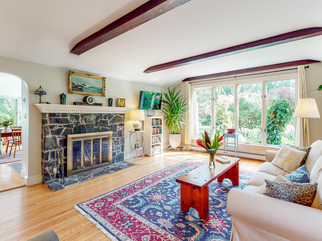 1191 Shore Road Cape Elizabeth, ME 04107 - Photo 3 of 43 Living room