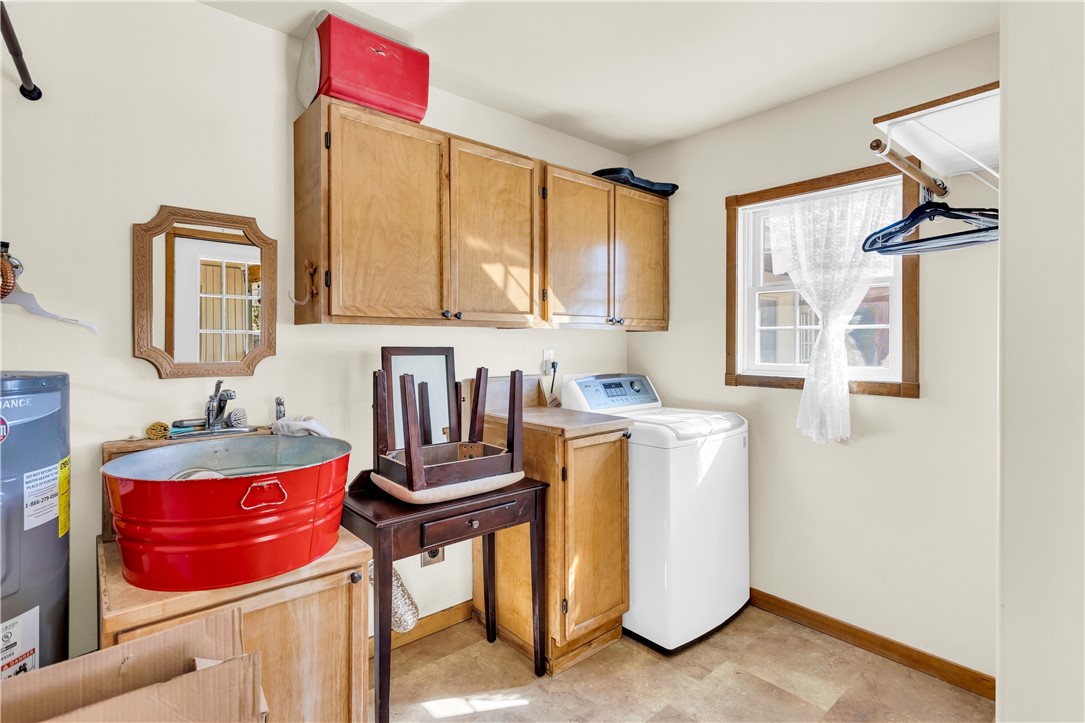2646 East Ferguson Ranch Road Kingman, AZ 86409 - Photo 19 of 53 Laundry room