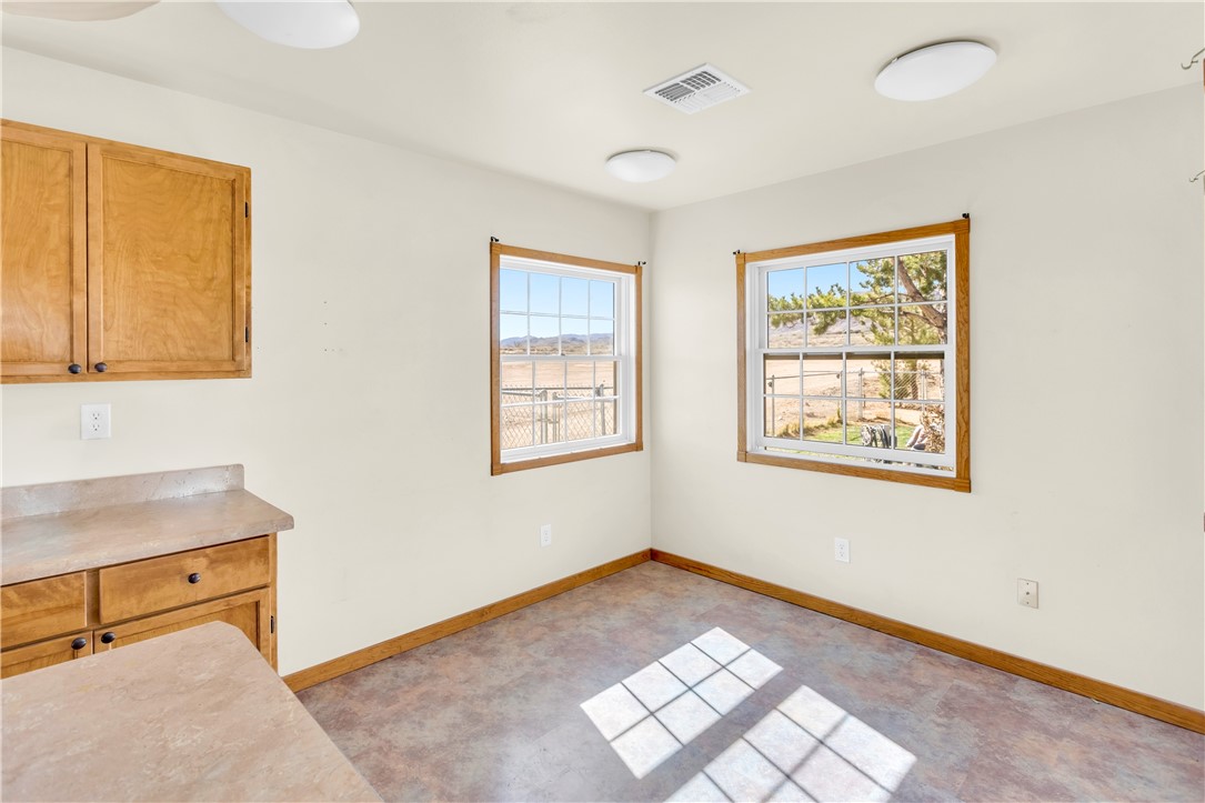 2646 East Ferguson Ranch Road Kingman, AZ 86409 - Photo 30 of 53 Casita dining area