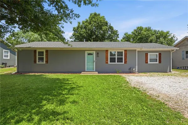 505 North Olive Street, Holden, MO 64040