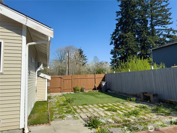 $3,300 | 4 112th Street Southwest, Unit A, Everett, WA 98204