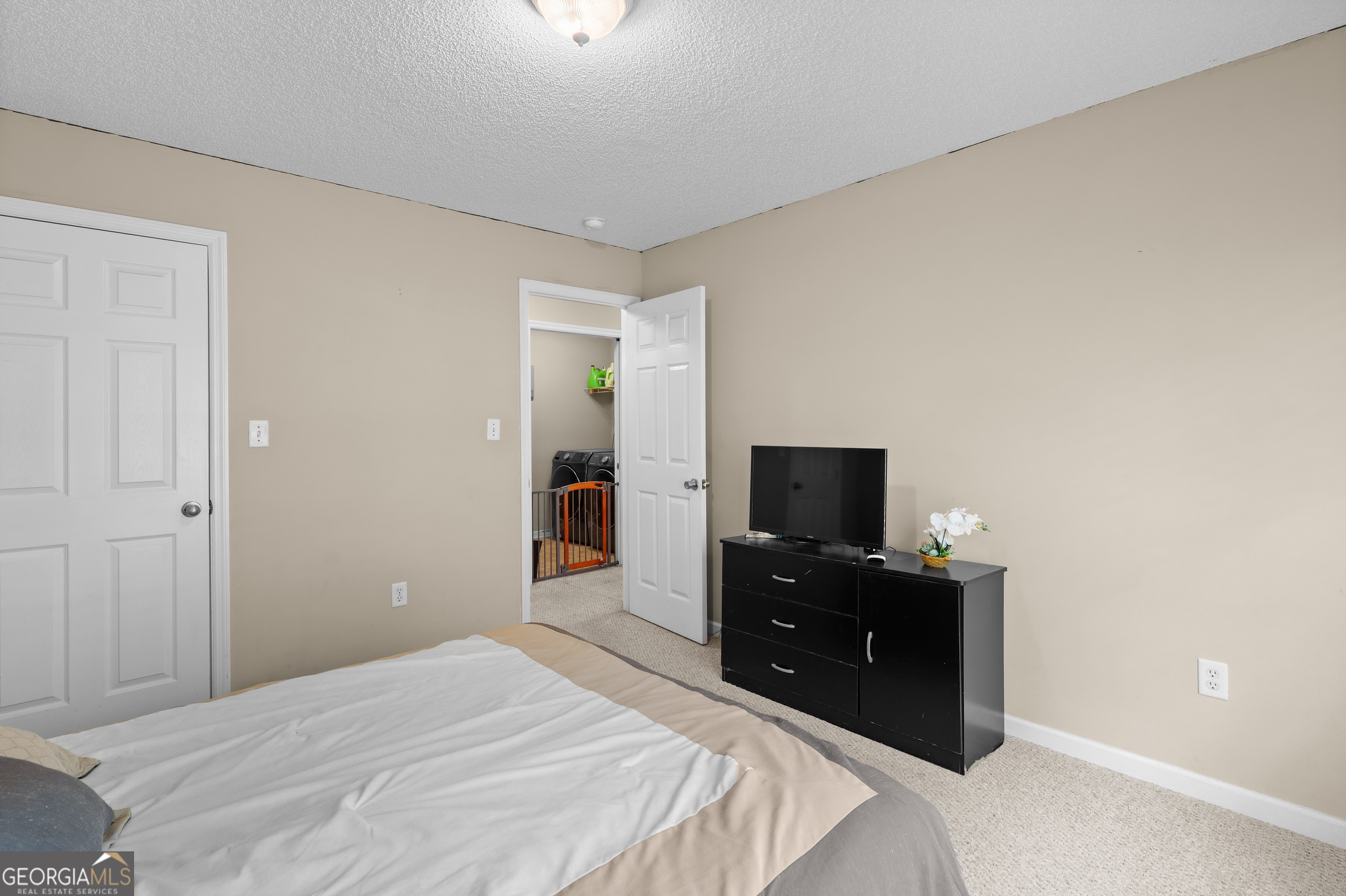 136 Quail Knoll Road Danville, GA 31017 - Photo 28 of 49 a bedroom with a bed and a television