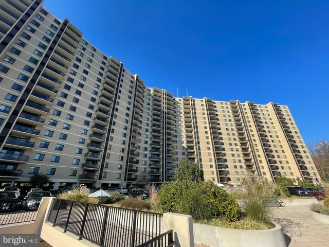 $3,200 | 205 Yoakum Parkway, Unit 1721, Alexandria, VA 22304
