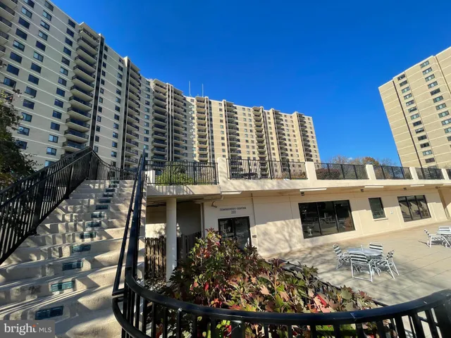 $3,200 | 205 Yoakum Parkway, Unit 1721, Alexandria, VA 22304