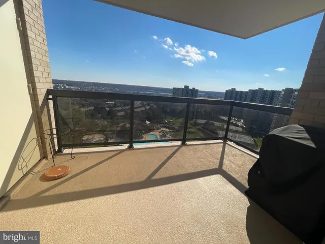 $3,200 | 205 Yoakum Parkway, Unit 1721, Alexandria, VA 22304