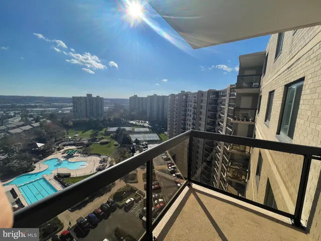 $3,200 | 205 Yoakum Parkway, Unit 1721, Alexandria, VA 22304