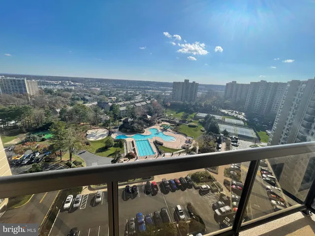 $3,200 | 205 Yoakum Parkway, Unit 1721, Alexandria, VA 22304