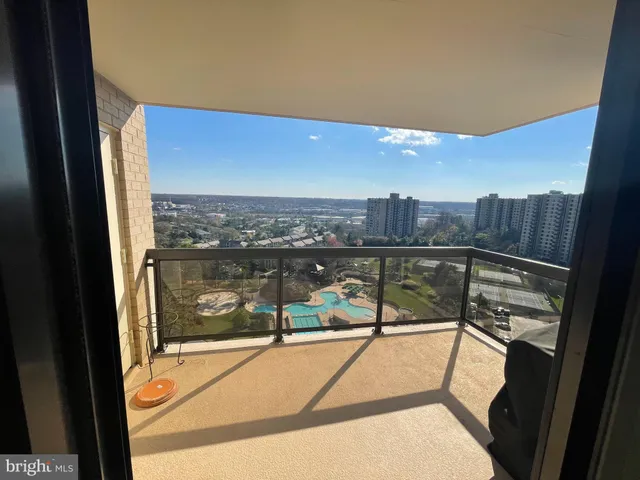 $3,200 | 205 Yoakum Parkway, Unit 1721, Alexandria, VA 22304