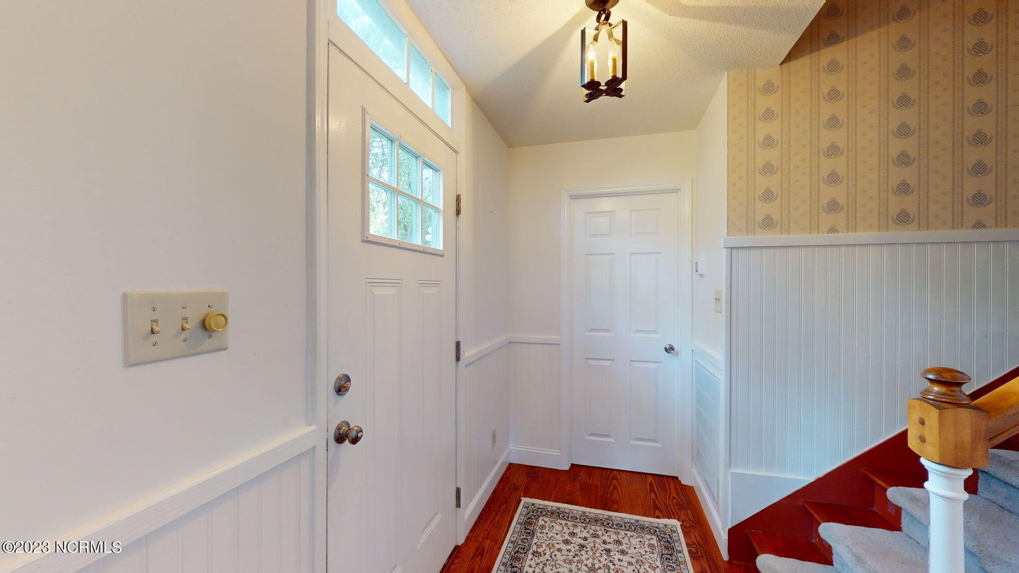 906 Point Court New Bern, NC 28560 - Photo 13 of 70 FOYER ENTRY TO PRIMARY BEDROOM