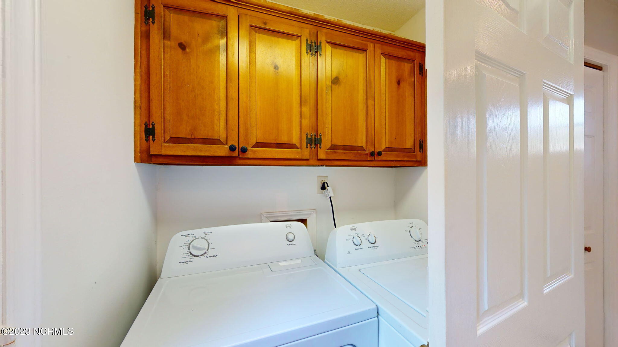906 Point Court New Bern, NC 28560 - Photo 26 of 70 LAUNDRY ROOM OFF KITCHEN