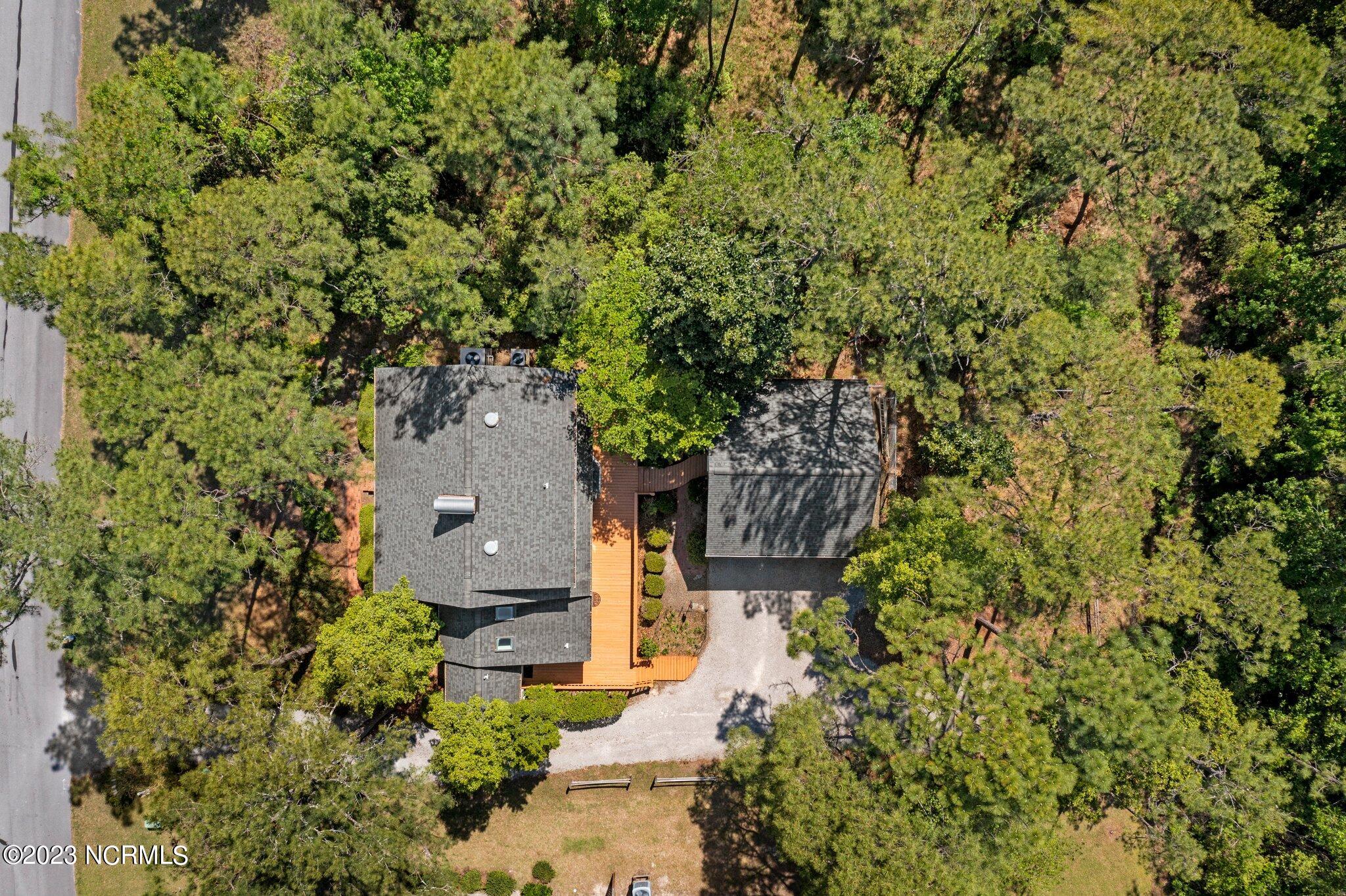 906 Point Court New Bern, NC 28560 - Photo 4 of 70 DETACHED 2 CAR GARAGE