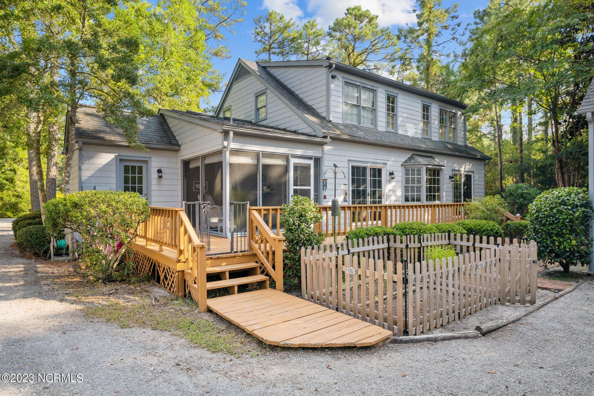 906 Point Court New Bern, NC 28560 - Photo 44 of 70 EXPANSIVE DECK