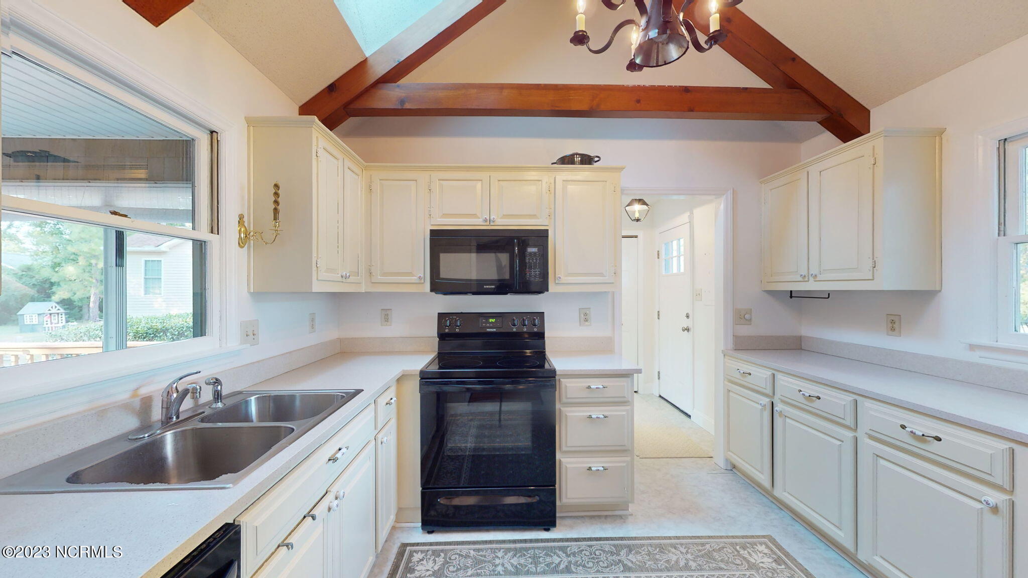 906 Point Court New Bern, NC 28560 - Photo 5 of 70 VAULTED CEILING W BEAMS