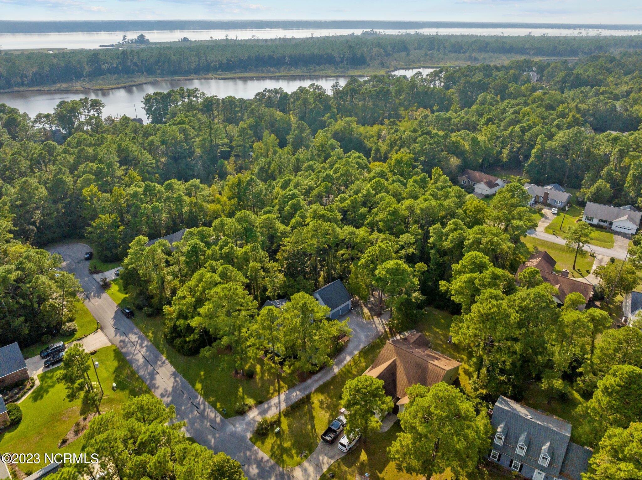 906 Point Court New Bern, NC 28560 - Photo 68 of 70 QUIET STREET