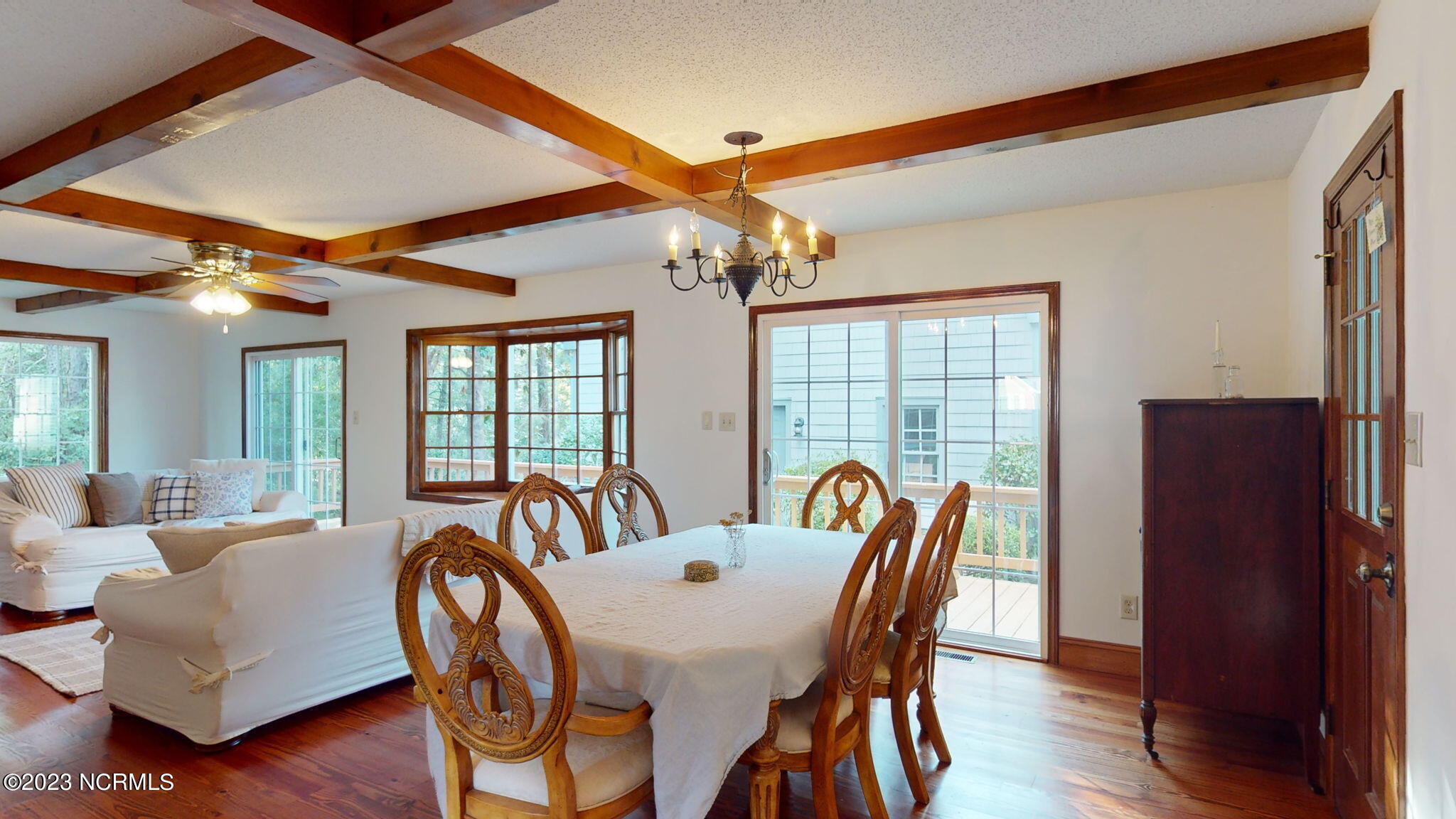 906 Point Court New Bern, NC 28560 - Photo 9 of 70 KITCHEN DINING AREA