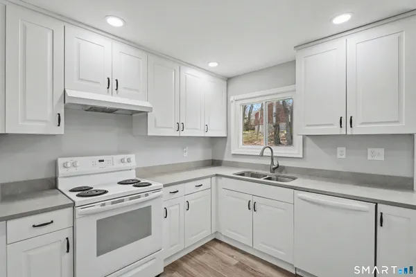 $2,800 | 41 Sunnybrook Bend, Waterbury, CT 06708