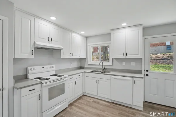 $2,800 | 41 Sunnybrook Bend, Waterbury, CT 06708