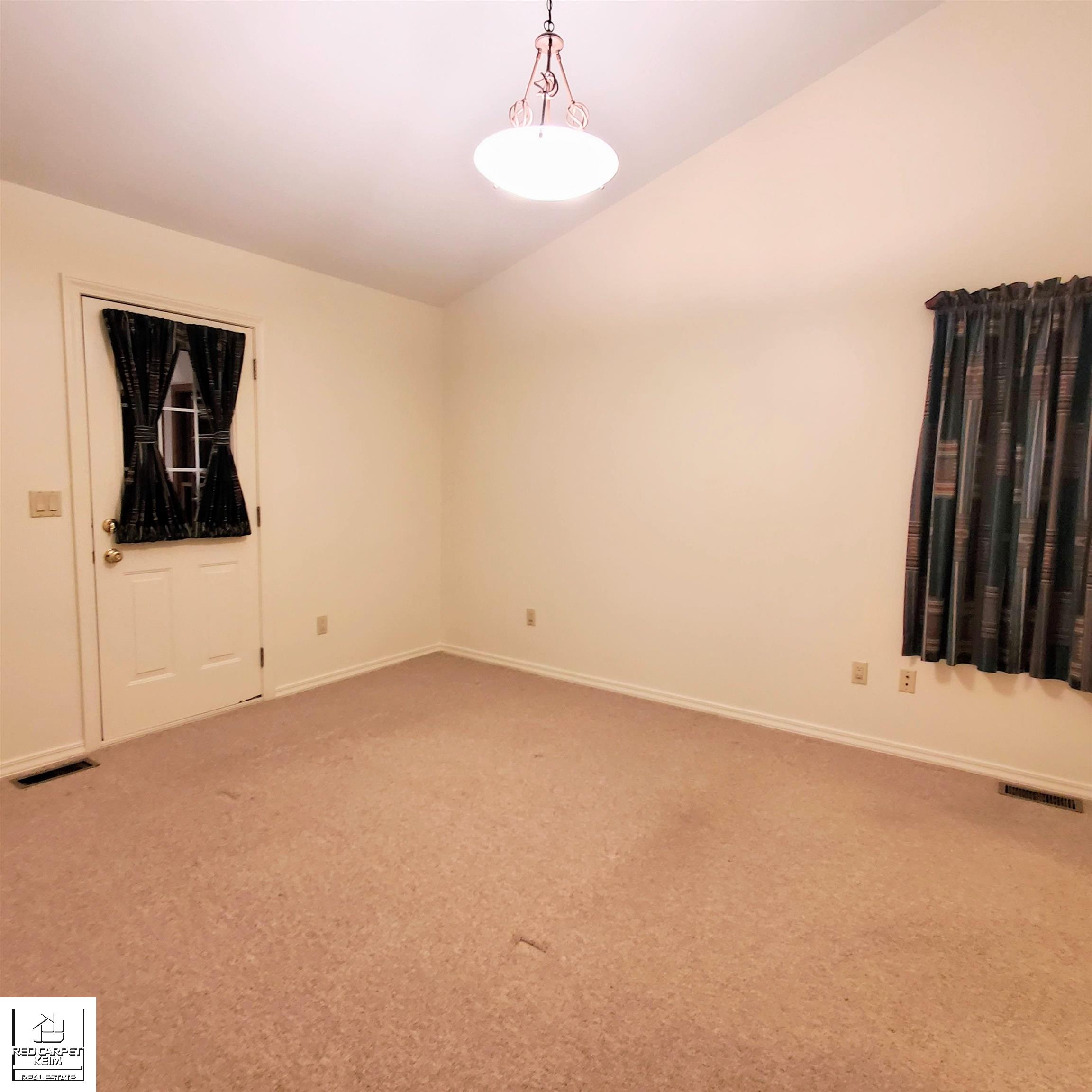 6380 East Pierson Road Flint, MI 48506 - Photo 13 of 41 50148429-d2f35f2b-314c-4a8d-b5ab-8576b4a32202.JPG