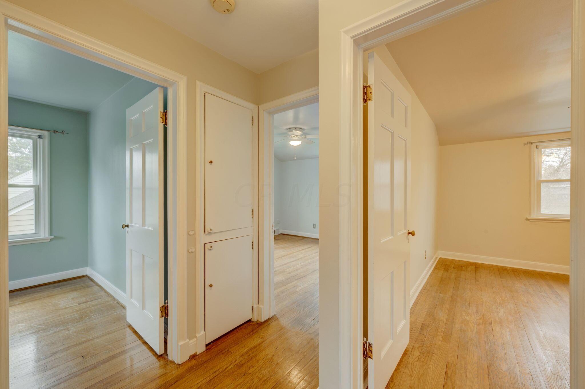 621 Garden Road Columbus, OH 43214 - Photo 18 of 38 2nd Floor Landing with Built-ins