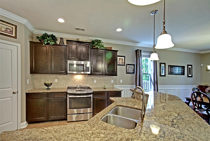 327 Spectrum Road Summerville, SC 29486 - Photo 7 of 36 IMG_5468_IMG_5475-copy