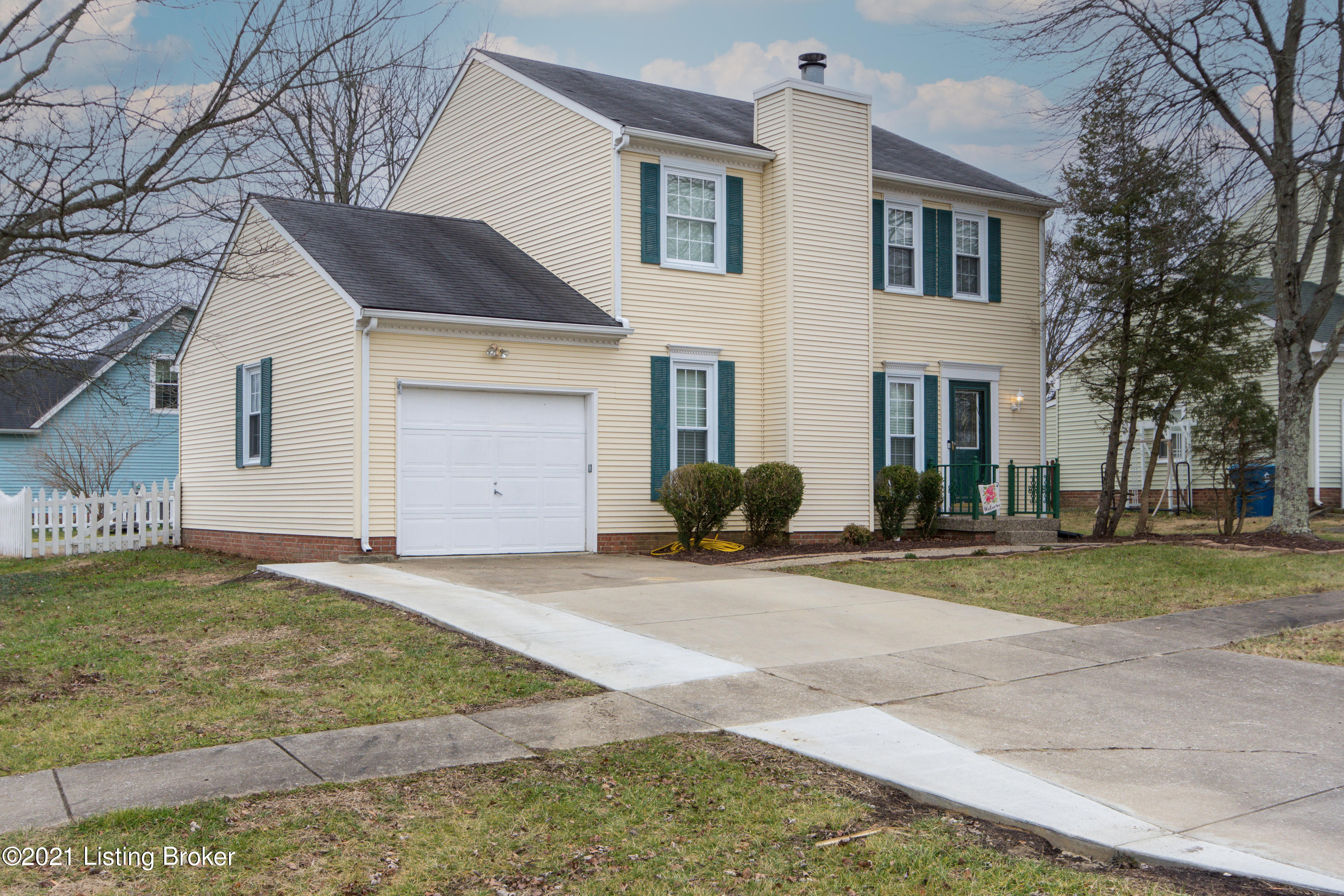 220 Rolling Ridge Way Simpsonville, KY 40067 - Photo 1 of 34 Driveway Front