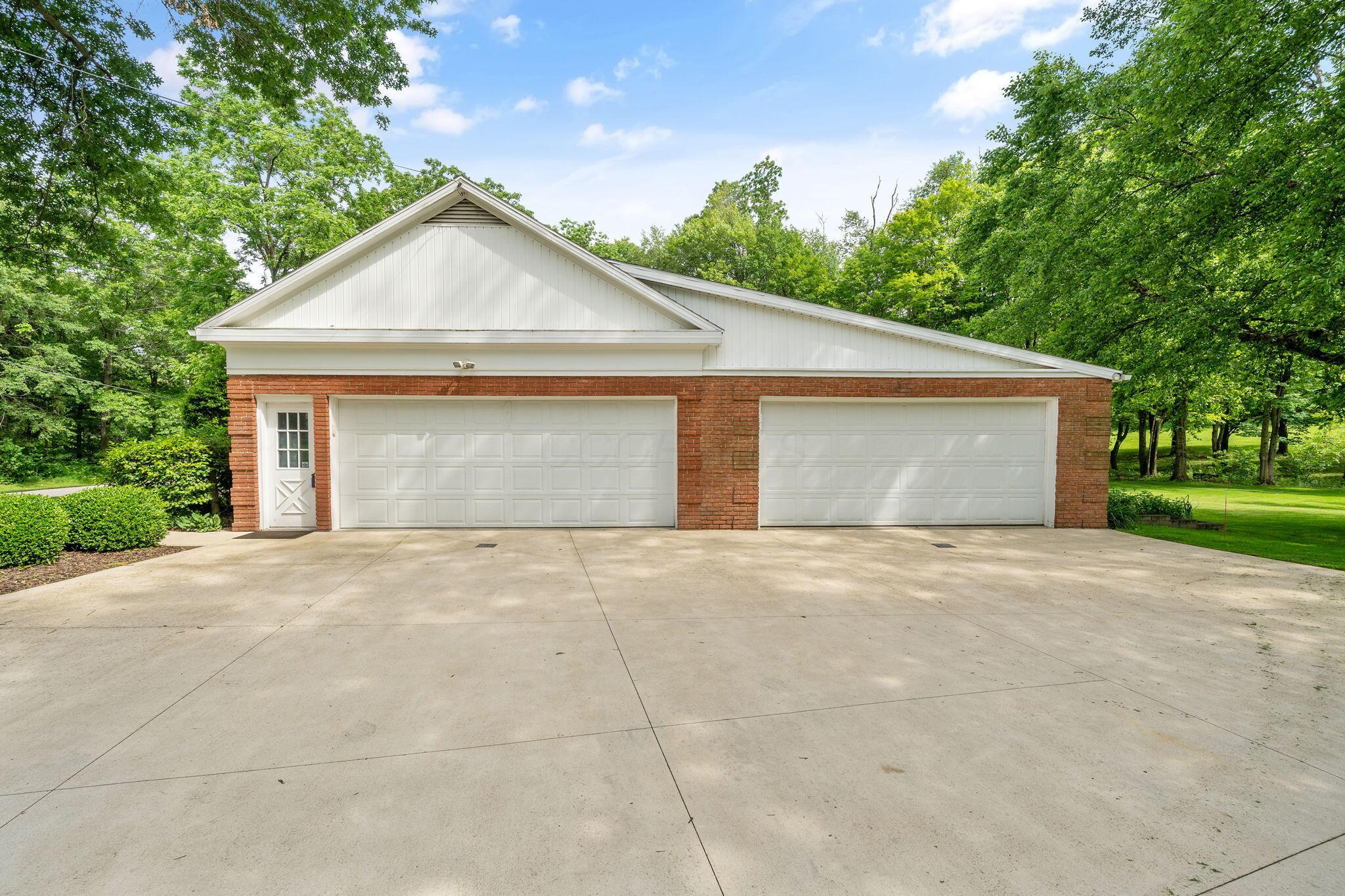 1865 Alta West Road Mansfield, OH 44903 - Photo 4 of 92 4 car garage