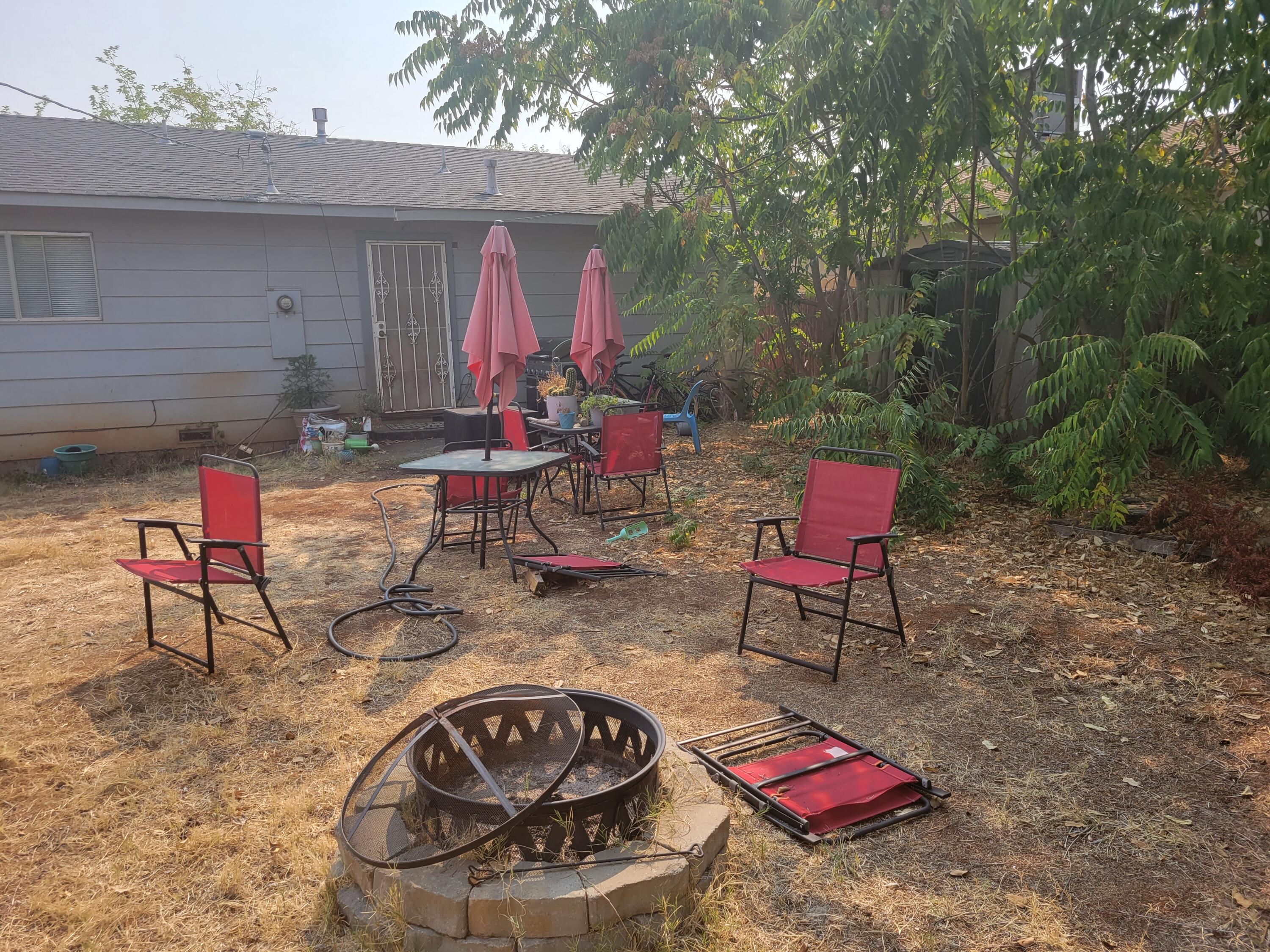 2490 Galaxy Way Redding, CA 96002 - Photo 27 of 30 deck with table and chairs