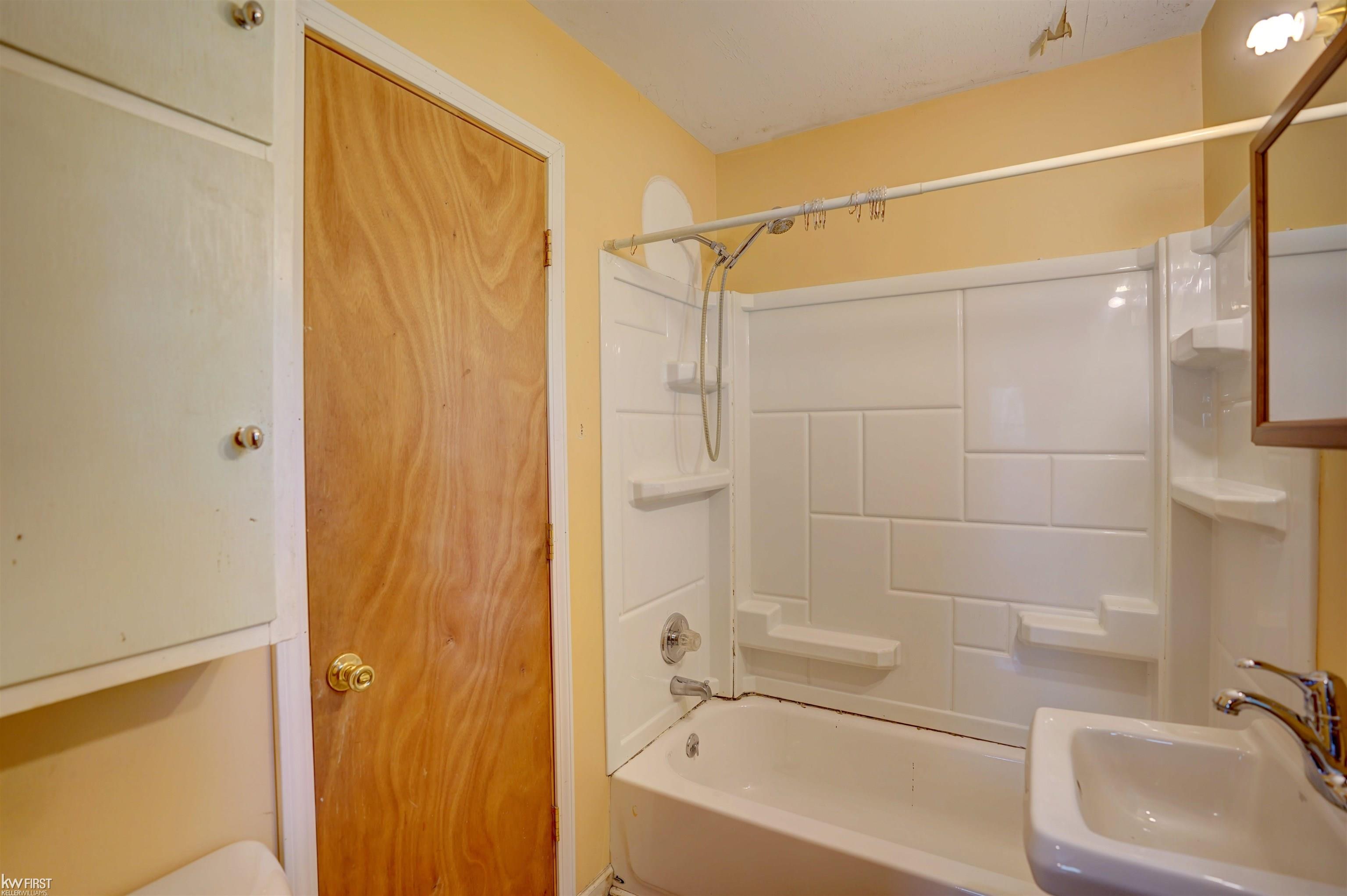 3702 Ralph Street Flint, MI 48506 - Photo 25 of 27 50150883-2adcaeb3-ae40-43b4-8d87-87bc4d0134f3.JPG