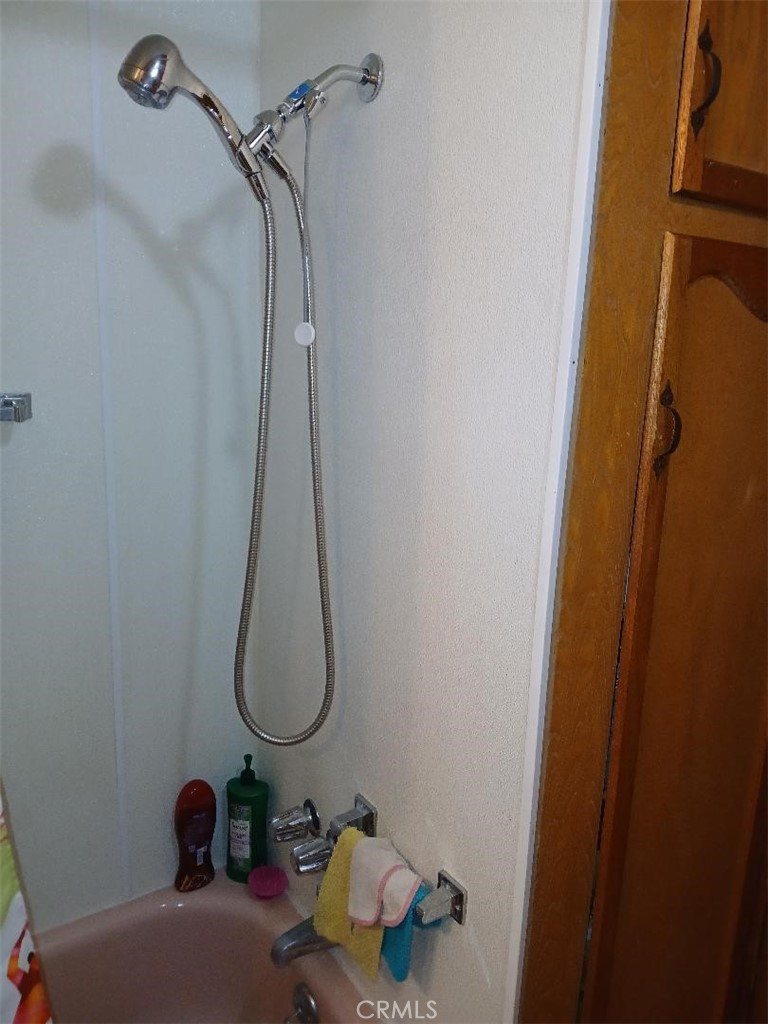 13645 5th Street, Unit 35 Yucaipa, CA 92399 - Photo 25 of 30 a bathroom with a sink and tub