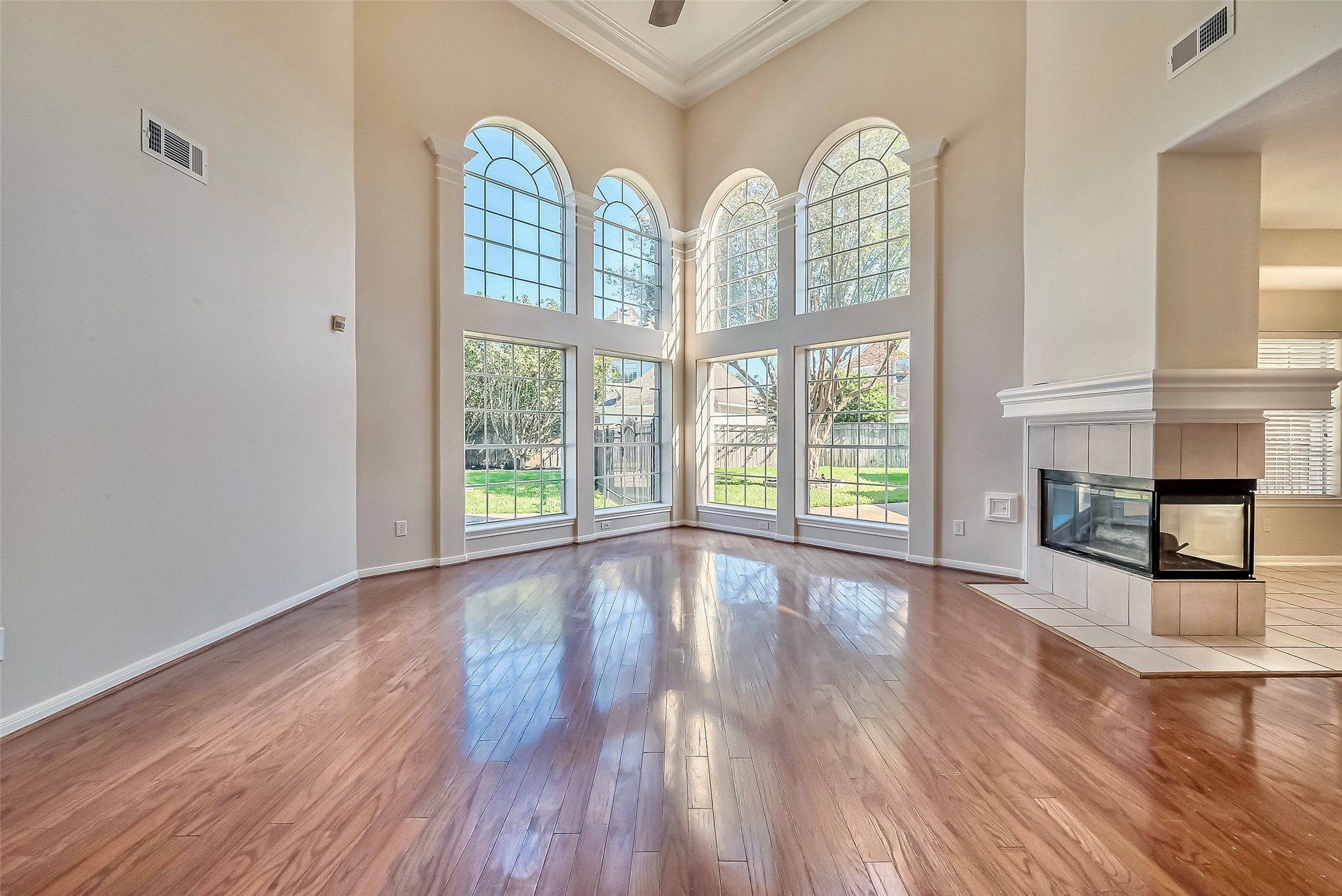 19 Calleston Court Sugar Land, TX 77479 - Photo 12 of 36 Living room facing kitchen