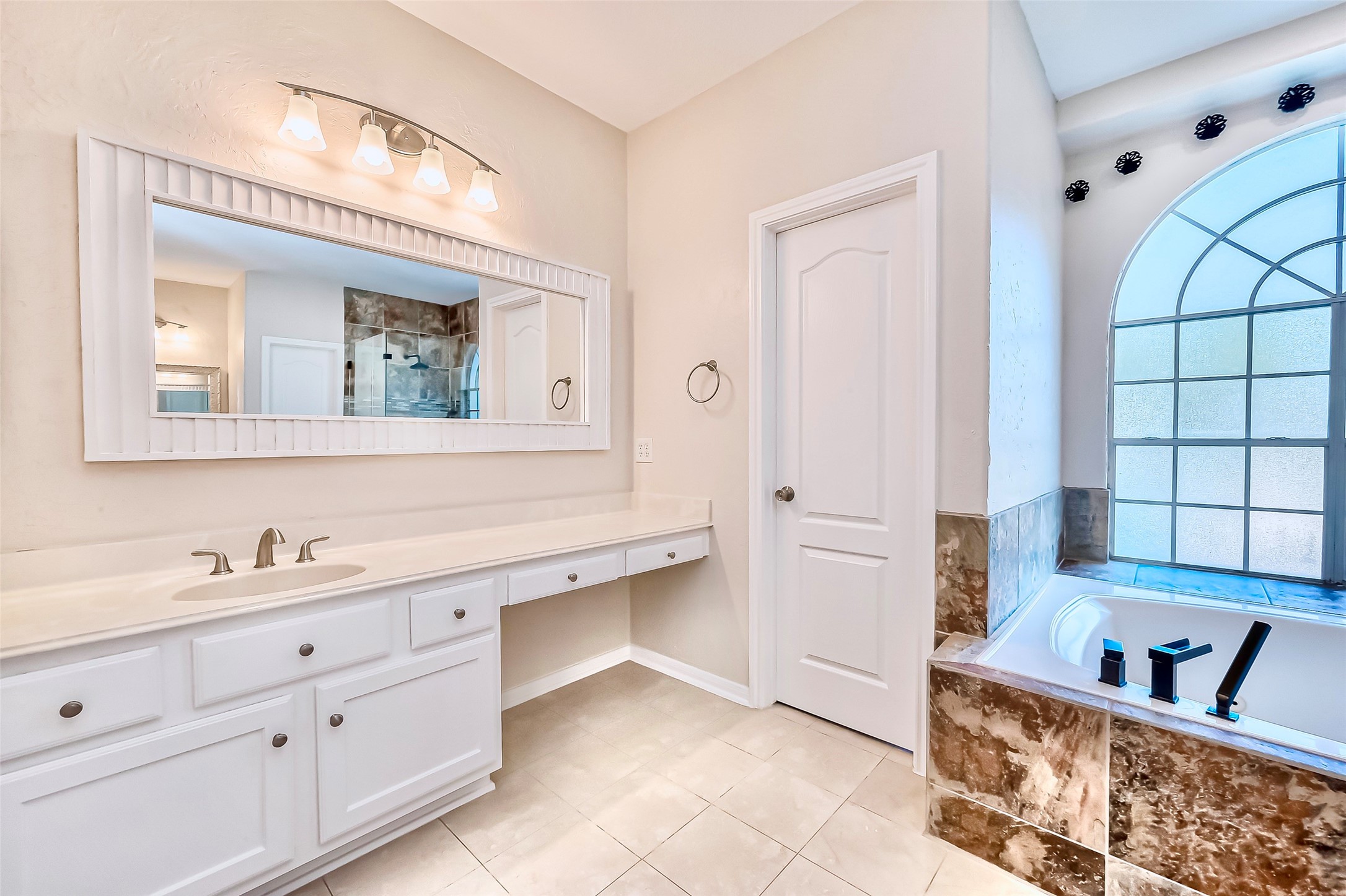 19 Calleston Court Sugar Land, TX 77479 - Photo 19 of 36 Primary bath features double sinks and vanity