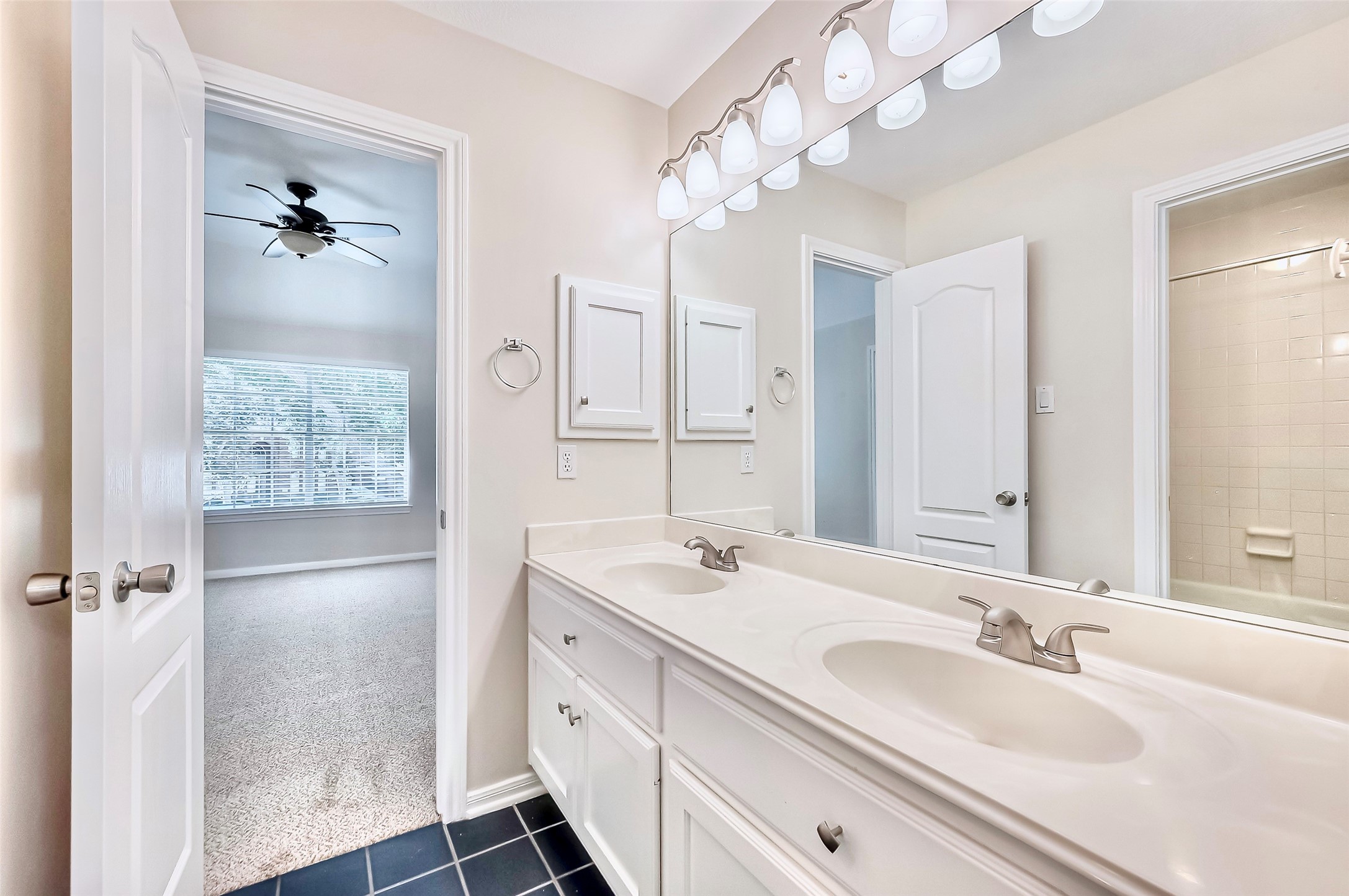 19 Calleston Court Sugar Land, TX 77479 - Photo 27 of 36 Secondary bathroom features double sinks