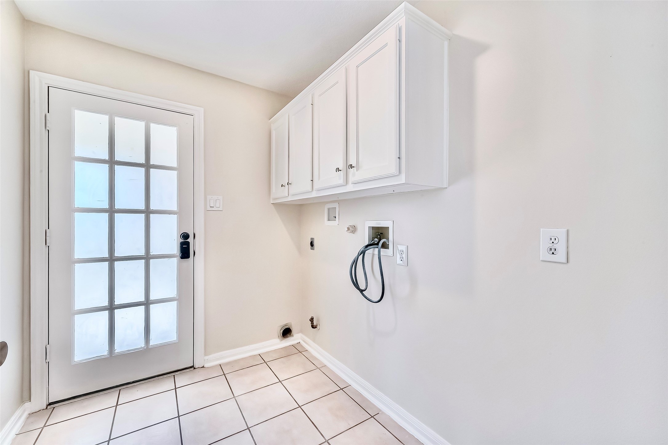 19 Calleston Court Sugar Land, TX 77479 - Photo 31 of 36 Laundry room features washer/dryer connections