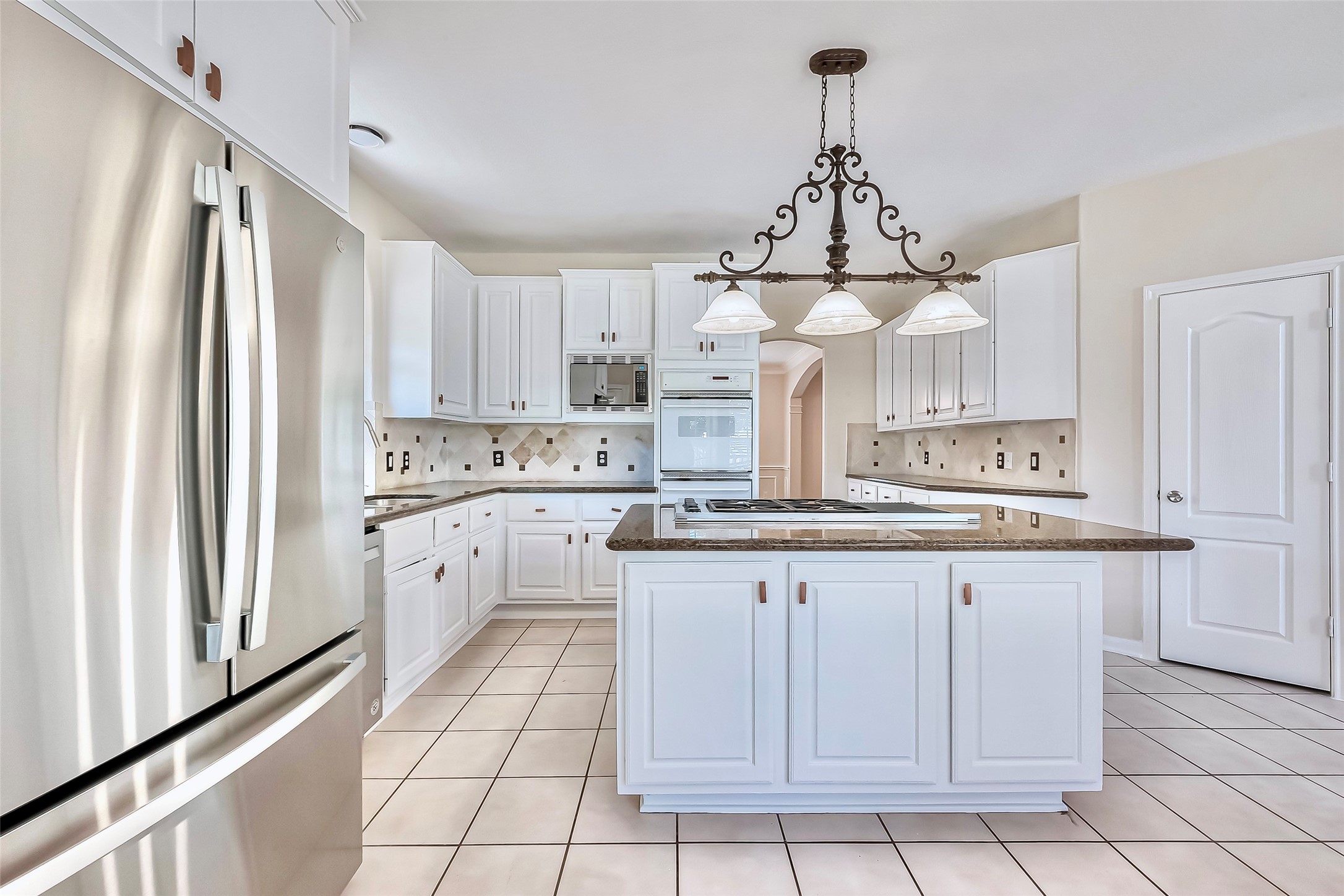 19 Calleston Court Sugar Land, TX 77479 - Photo 10 of 36 Another kitchen angle