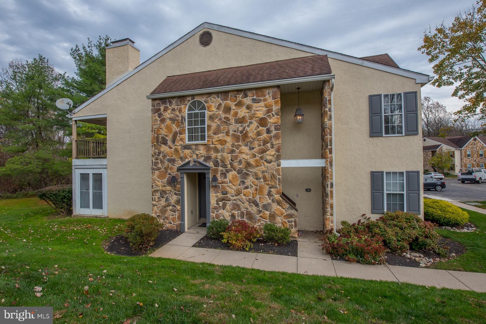 254 Valley Stream Lane Chesterbrook, PA 19087 - Photo 2 of 29