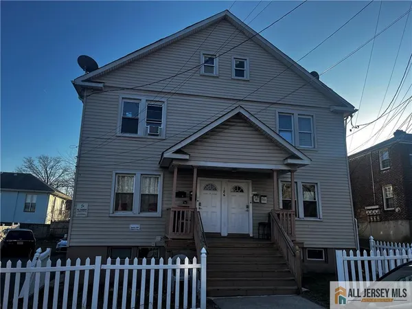 $2,200 | 186 Comstock Street, New Brunswick, NJ 08901