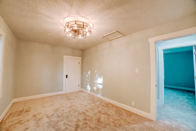 a view of utility room