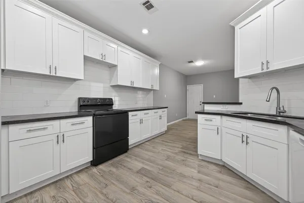 $2,300 | 25106 Morgan Cemetery Road, Cleveland, TX 77328