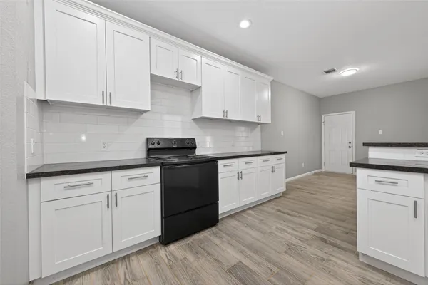 $2,300 | 25106 Morgan Cemetery Road, Cleveland, TX 77328